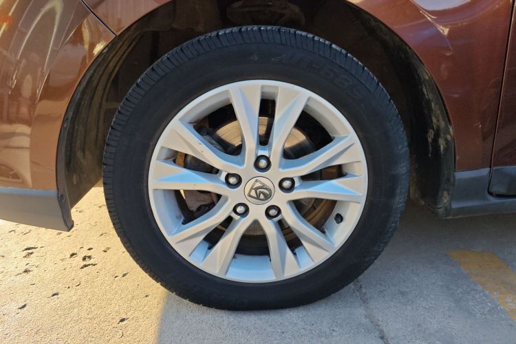 宝骏730 2016款 1.8L iAMT豪华型 7座车身外观6007