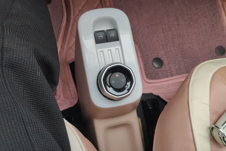 吉利银河 2023款 熊猫mini 200km 耐力熊中控内饰18