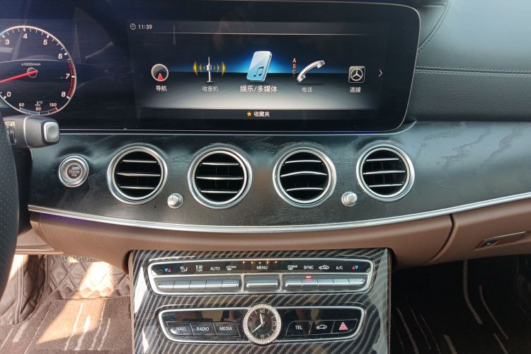 奔驰E级 2018款 改款 E 200 L 运动型中控内饰16