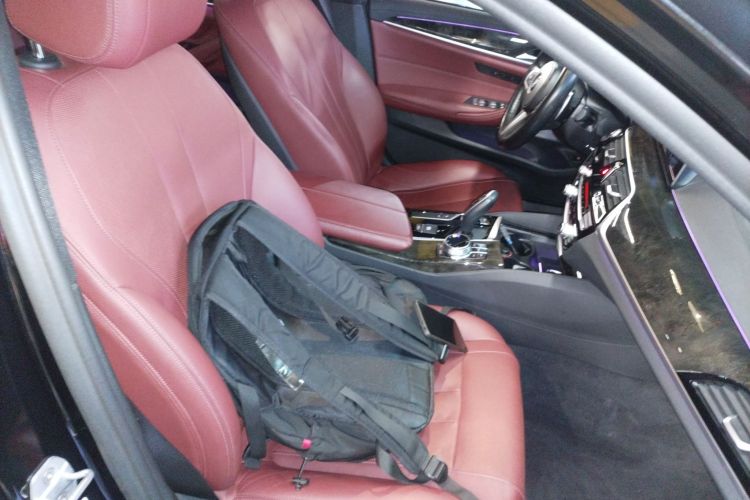 宝马5系 2019款 530Li 尊享型 M运动套装局部细节41