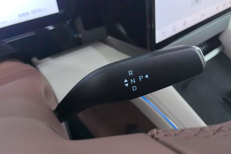 比亚迪 夏 2025款 DM-i 1.5T 180km 超越型中控内饰18