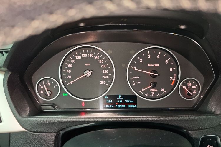 宝马3系 2016款 316Li 时尚型中控内饰14