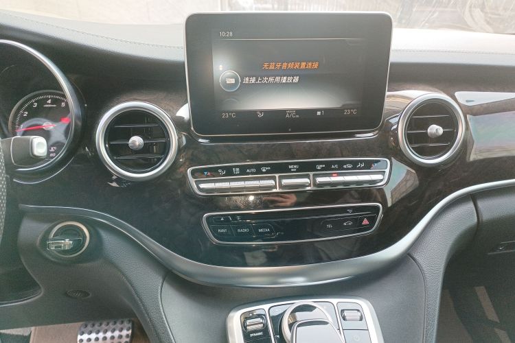 奔驰V级 2018款 V 260 尊贵版 国VI中控内饰16