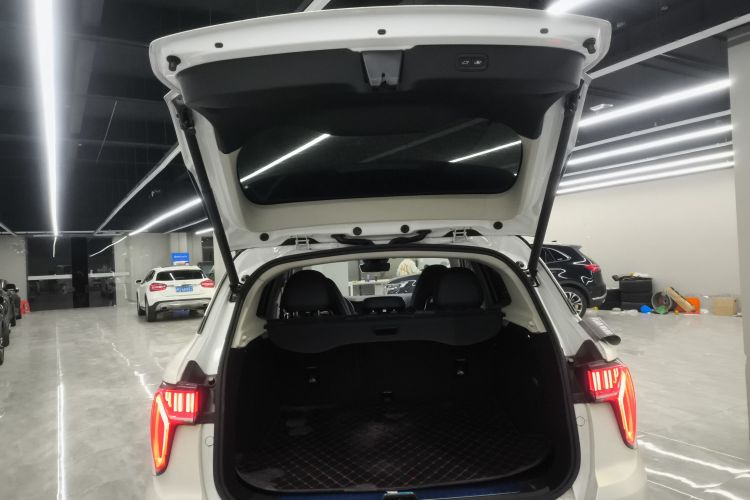 领克01 EM-P 2019款 1.5T PHEV Pro机舱底盘23