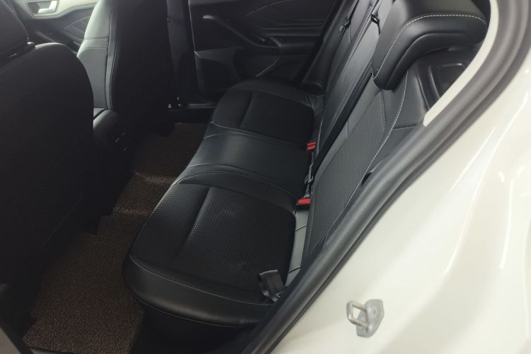 福特 福克斯 2020款 三厢 EcoBoost 180 自动锋潮型中控内饰21