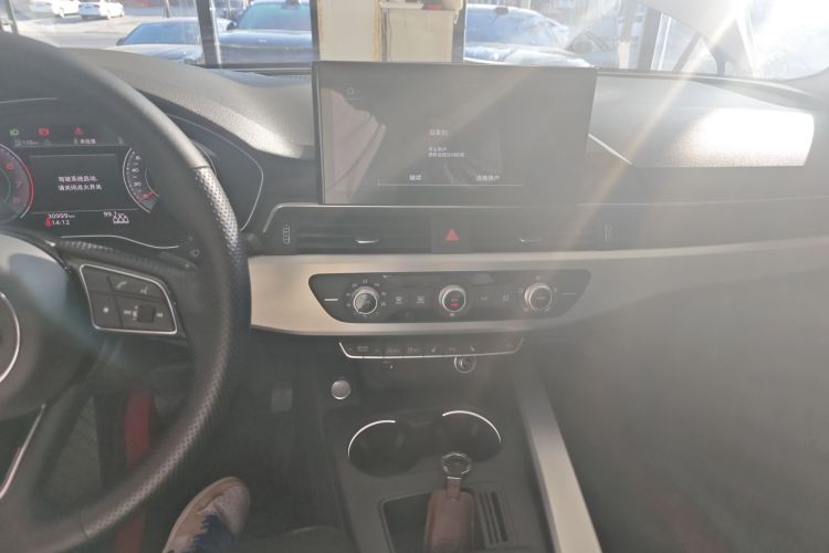 奥迪A4L 2023款 40 TFSI 时尚动感型中控内饰16