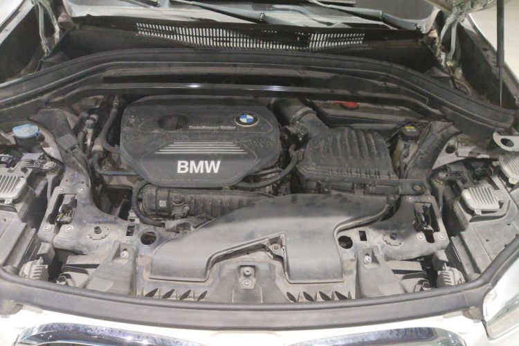 宝马X1 2018款 sDrive18Li 尊享型机舱底盘24