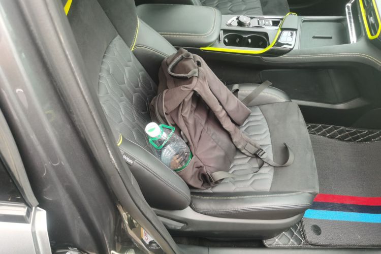 长安UNI-T 2022款 2.0T 运动版 尊贵型局部细节41