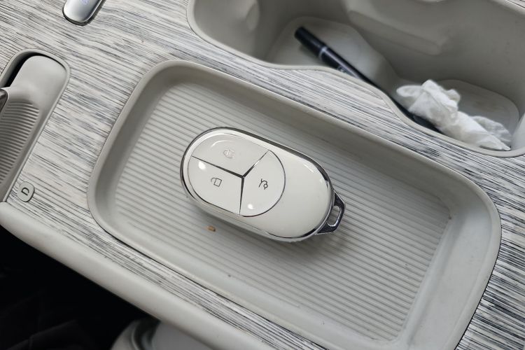 蔚来ET7 2022款 100kWh 首发版中控内饰7001