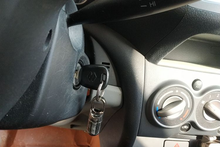 铃木 奥拓 2013款 改款 1.0L 手动舒适型中控内饰11