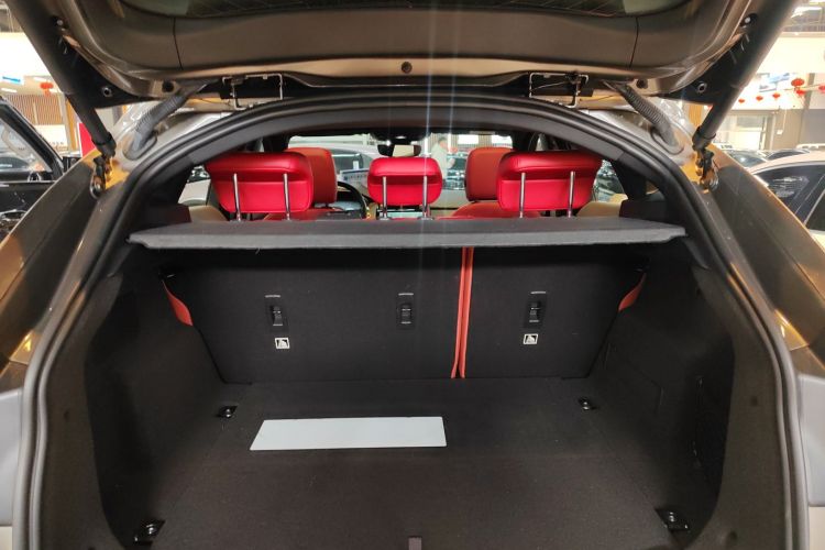 捷豹E-PACE 2024款 进取运动版 R-DYNAMIC S局部细节23