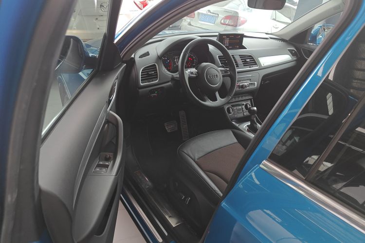 奥迪Q3 2016款 35 TFSI 时尚型中控内饰7003