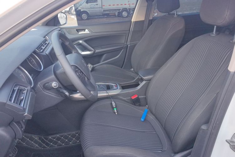 标致408 2015款 1.2T 自动豪华版中控内饰19