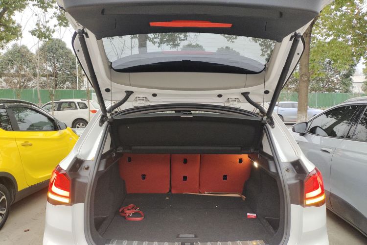 宝马X1 2022款 sDrive25Li 领先型机舱底盘23