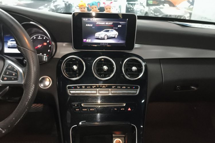 奔驰C级 2018款 C 200 运动版局部细节16