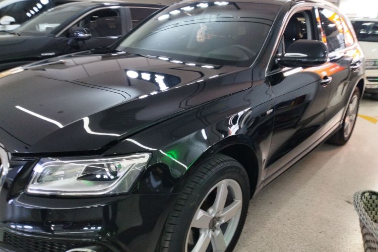 奥迪Q5 2018款 典藏版 40 TFSI 进取型车身外观4