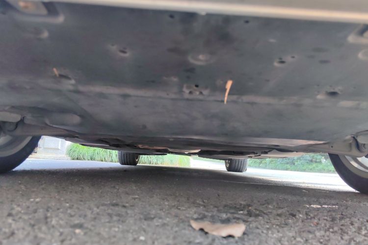 奥迪A4L 2018款 30周年年型 45 TFSI quattro 个性运动版局部细节9008