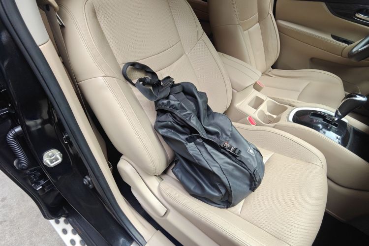 日产 奇骏 2017款 2.0L CVT舒适版 2WD局部细节41