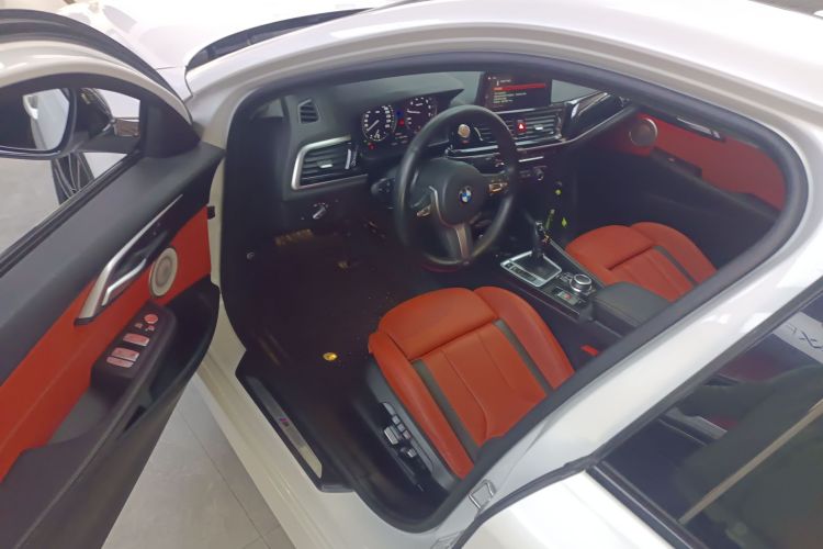 宝马1系 2021款 125i M运动曜夜版中控内饰20