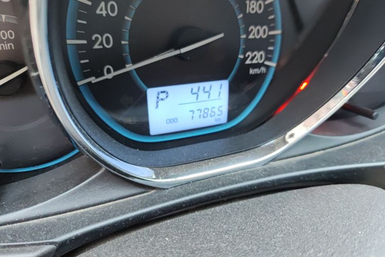 丰田 威驰 2014款 1.5L 自动智臻版中控内饰15