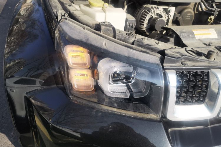 北京越野 北京BJ40 2019款 PLUS 2.3T 自动四驱旗舰版 国VI车身外观8