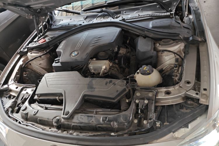 宝马3系 2016款 320Li 时尚型机舱底盘24