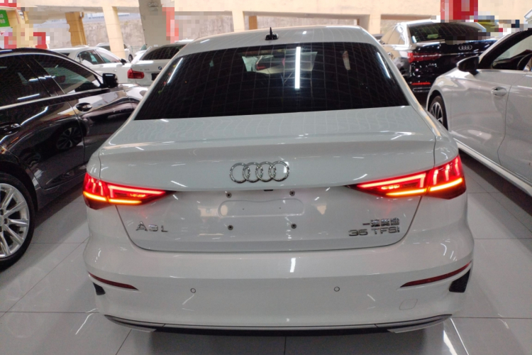 奥迪A3 2023款 改款 A3L Limousine 35 TFSI 进取致雅型车身外观6