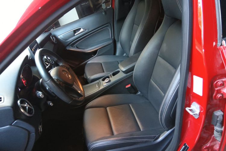 奔驰GLA 2016款 GLA 200 动感型中控内饰19