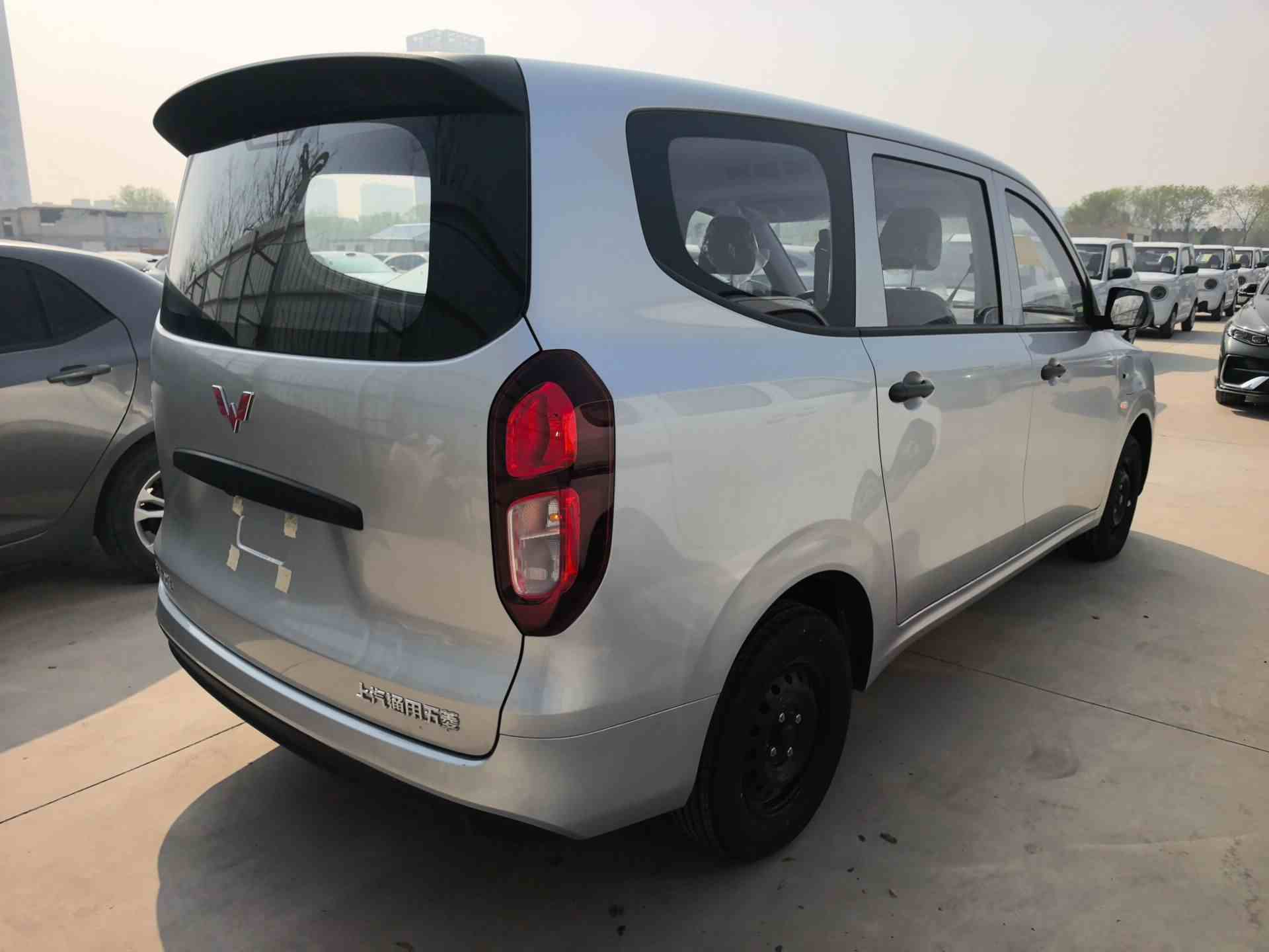 五菱汽车 五菱宏光新能源 2024款 纯电版 300KM 标准型(4)