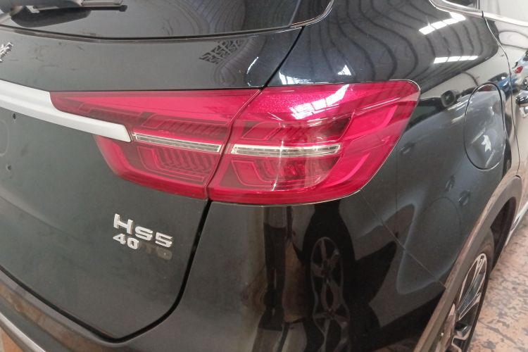 红旗HS5 2019款 2.0T 智联旗享四驱版车身外观9