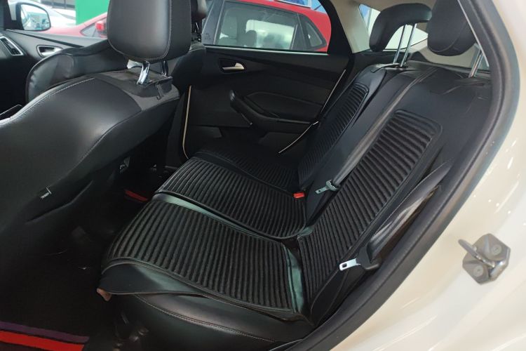 福特 福克斯 2017款 两厢 EcoBoost 125 手动超能风尚型智行版中控内饰21