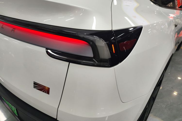 特斯拉 Model Y 2025款 长续航全轮驱动 首发版车身外观9