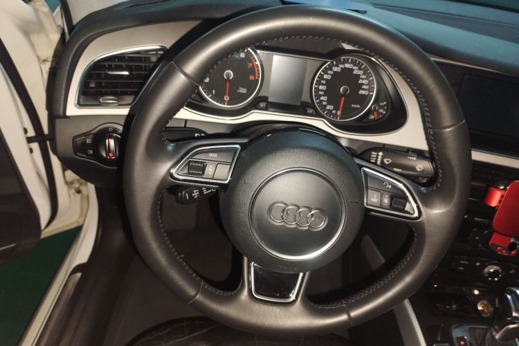 奥迪A4L 2013款 35 TFSI 自动标准型中控内饰13