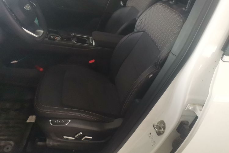 吉利汽车 豪越L 2025款 2.0T DCT尊享款中控内饰19