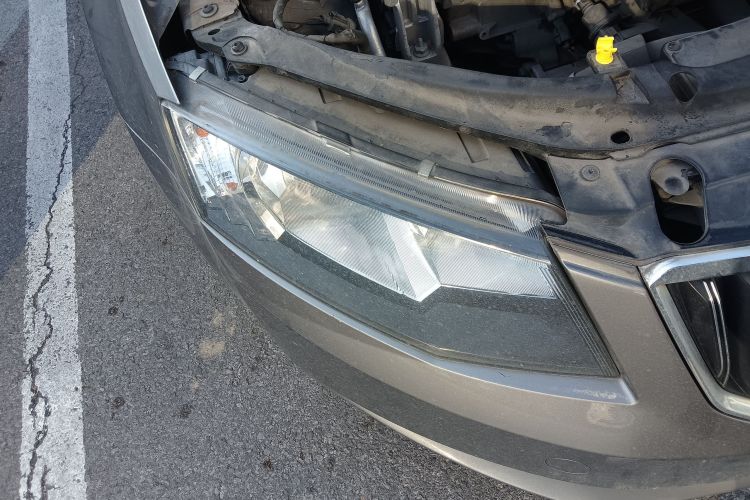 斯柯达 明锐 2015款 1.6L 自动逸俊版车身外观8