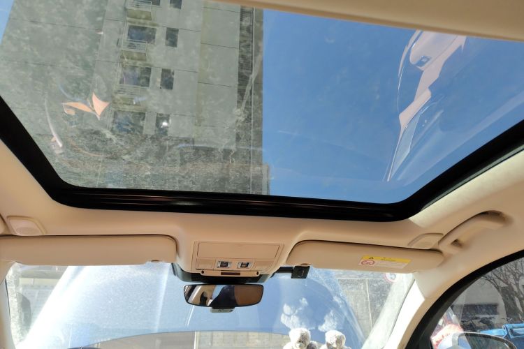 捷豹XFL 2021款 XFL 2.0T P250 两驱尊享豪华版中控内饰22