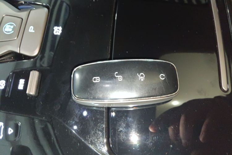 腾势D9 2022款 EV 600 四驱旗舰型中控内饰11