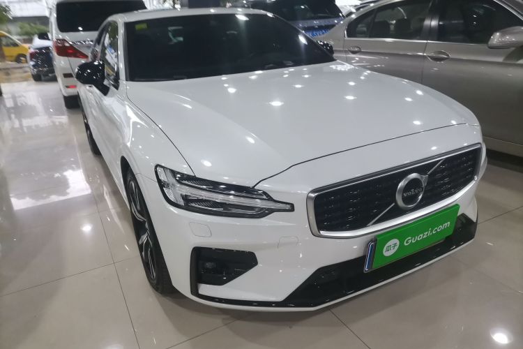 沃尔沃S60 2020款 T5 智雅运动版车身外观3