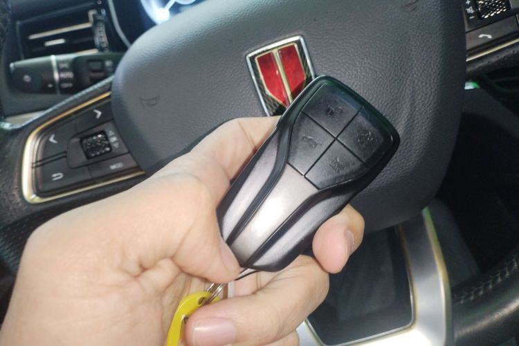 红旗HS5 2022款 改款 2.0T 智联旗享版中控内饰11