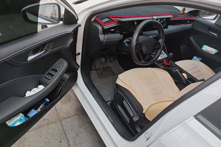 荣威i5 2023款 1.5L 手动舒享版中控内饰20