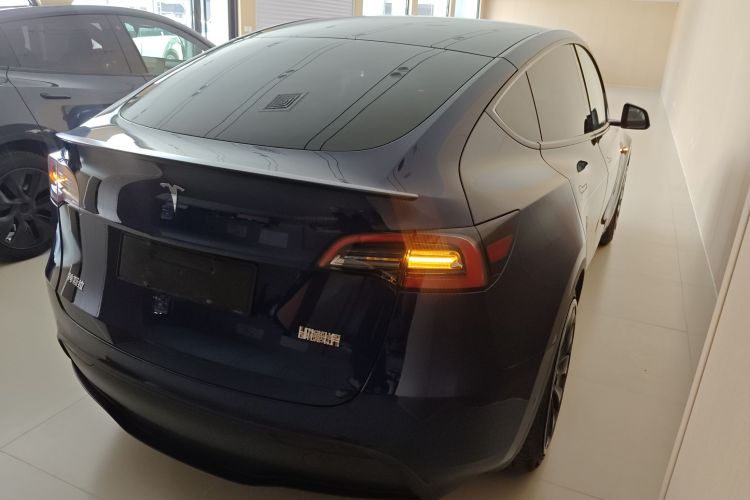 特斯拉 Model Y 2022款 Performance高性能全轮驱动版车身外观7