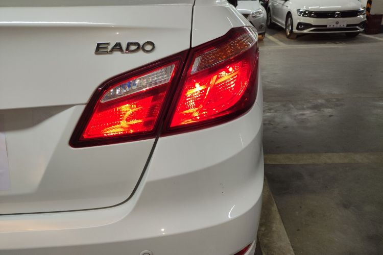 长安 逸动 2016款 1.6L 自动风尚型车身外观9