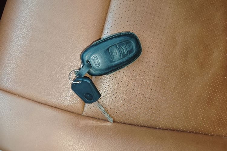 Jeep 指南者(进口) 2014款 改款 2.4L 四驱豪华导航版中控内饰11