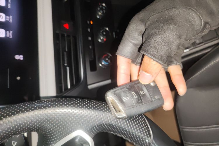 大众 途观L 2023款 330TSI 自动两驱舒享版中控内饰7001