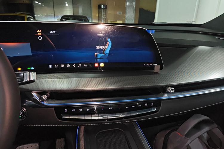 凯迪拉克XT5 2025款 2.0T 豪华型中控内饰16