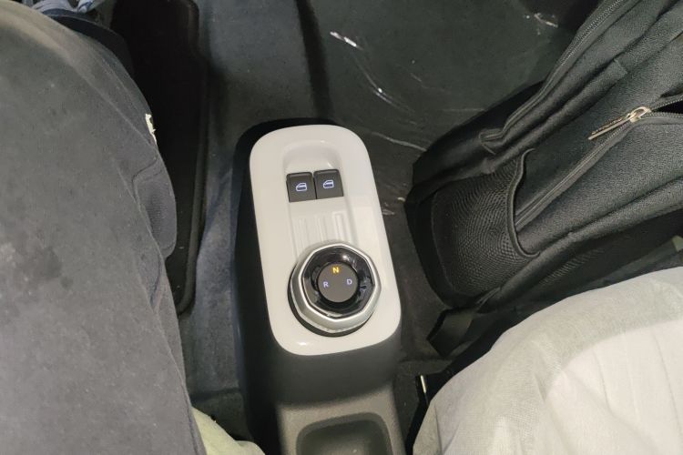 吉利银河 2025款 210km 熊猫骑士中控内饰18