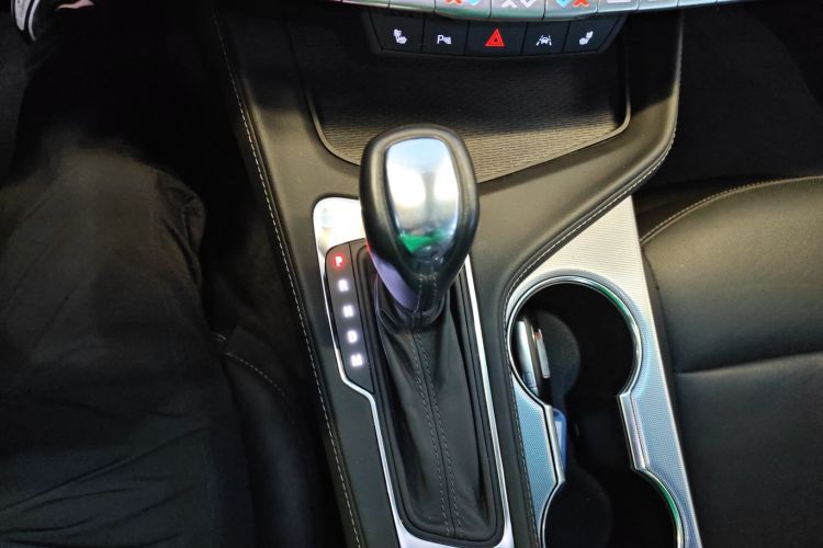 凯迪拉克CT4 2023款 28T 豪华型中控内饰18