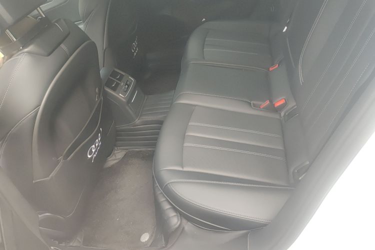 奥迪A4L 2024款 40 TFSI 豪华动感型(星夜版)中控内饰21