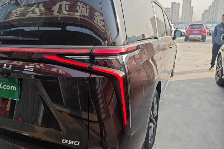 上汽大通MAXUS 大通G90 2022款 2.0T 星云七座版车身外观9