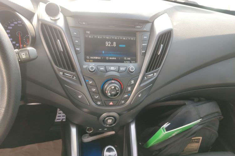 现代 Veloster飞思 2015款 1.6T 自动尊享版中控内饰16